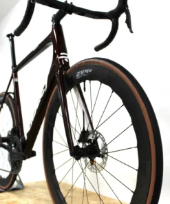 Alternative view of Ridley Helium SLX Disc Pureline Ultegra Di2 with Zipp 454 NSW carbon wheels Dream Build