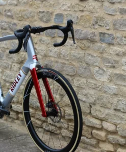 Alternative view of Ridley Kanzo Fast Pureline Heritage GRX 800 x1 with Hunt Aerodynamicist Wheels Dream Build