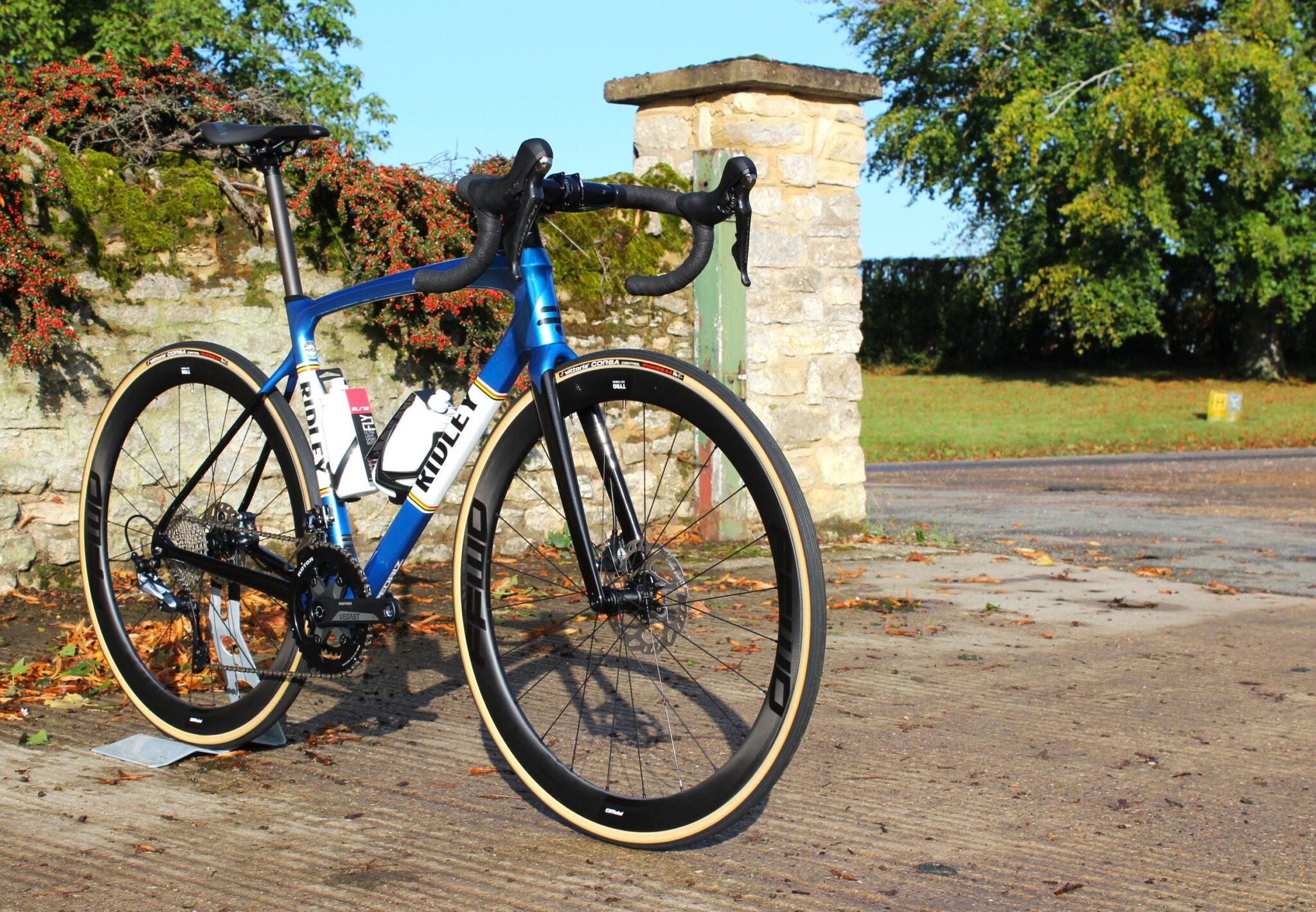 Ridley Fenix SLiC Ultegra Mech Blue Metallic Heritage FFWD Tyro 45’s ...