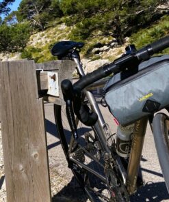 Landrace Gravel - holding